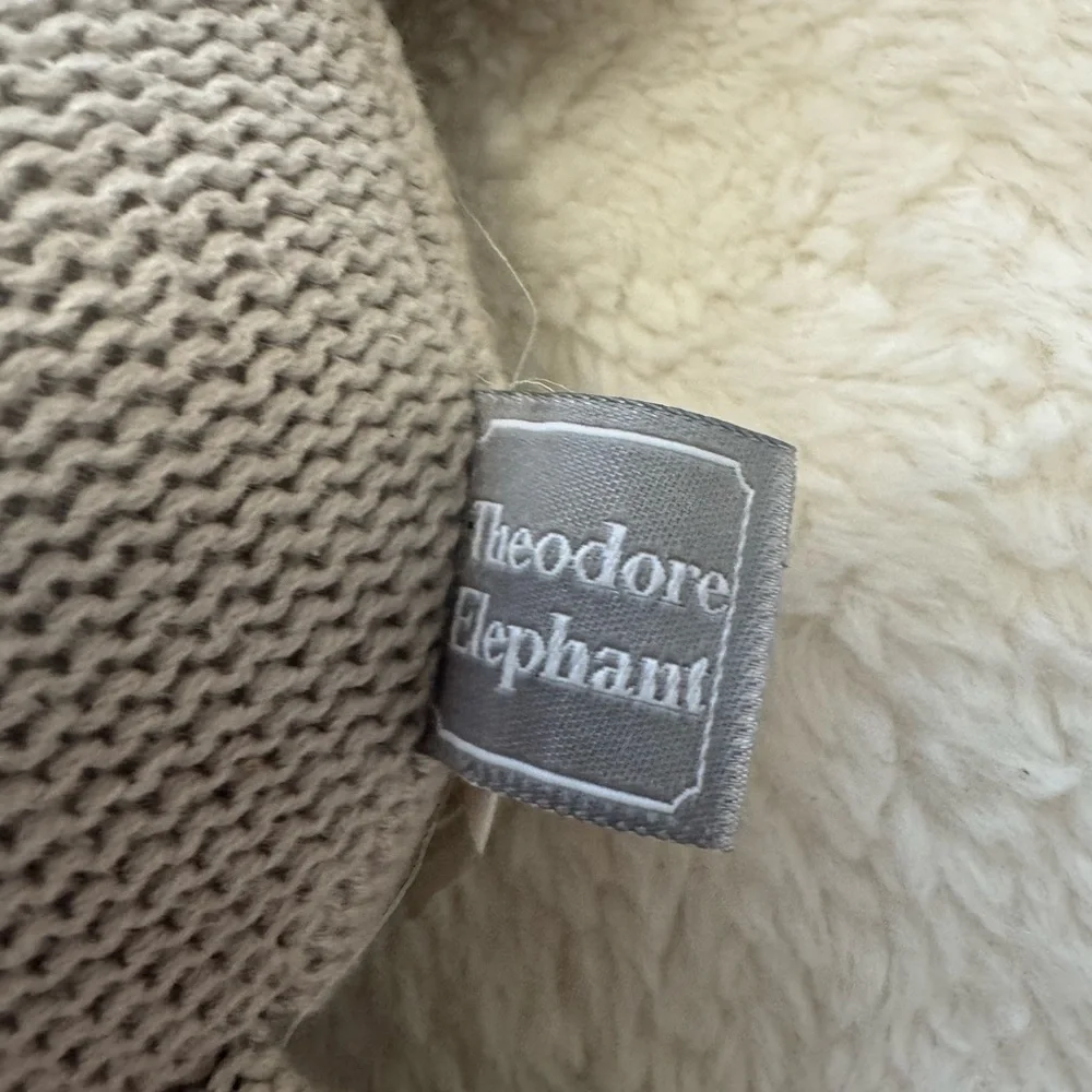 Knit Plush Toy - Gray